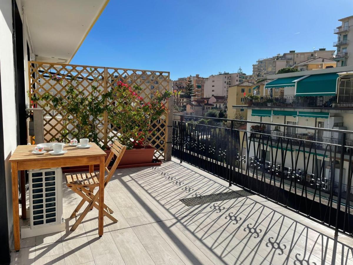 Wh - Cuore Home - Attico Monolocale Con Parcheggio Gratuito - 5 Minuti Dal Centro - Wifi San Remo Zewnętrze zdjęcie