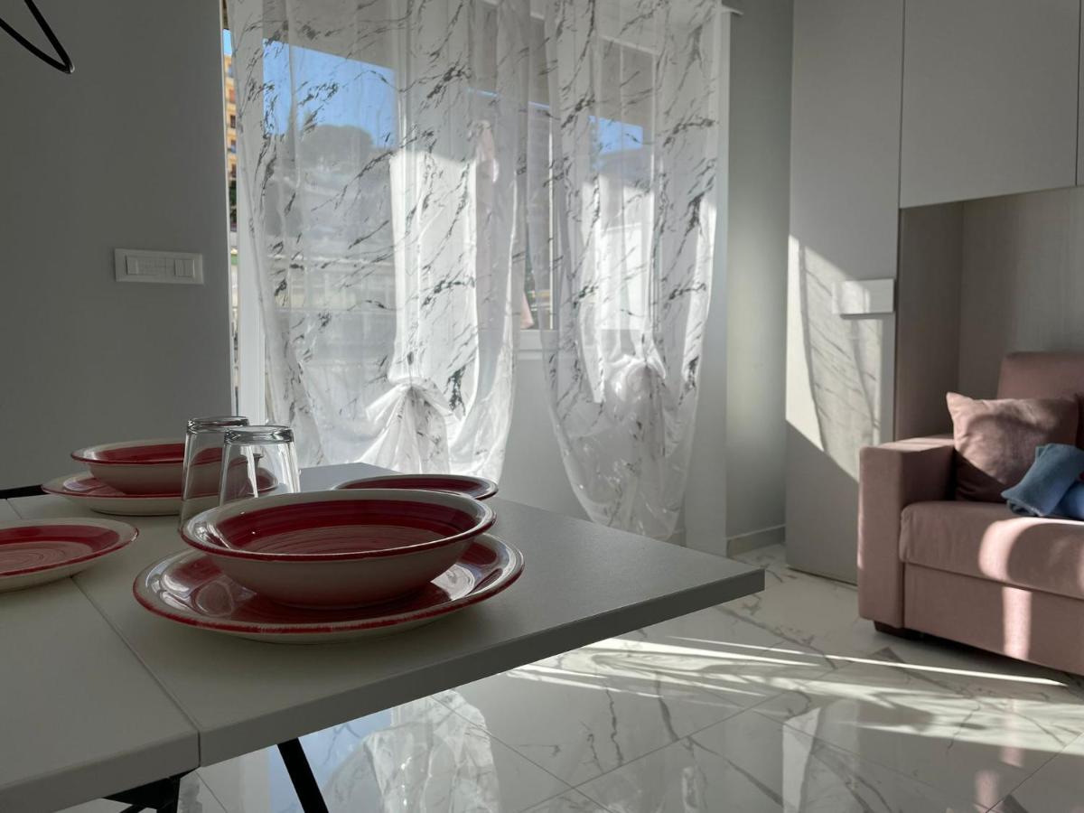 Wh - Cuore Home - Attico Monolocale Con Parcheggio Gratuito - 5 Minuti Dal Centro - Wifi San Remo Zewnętrze zdjęcie